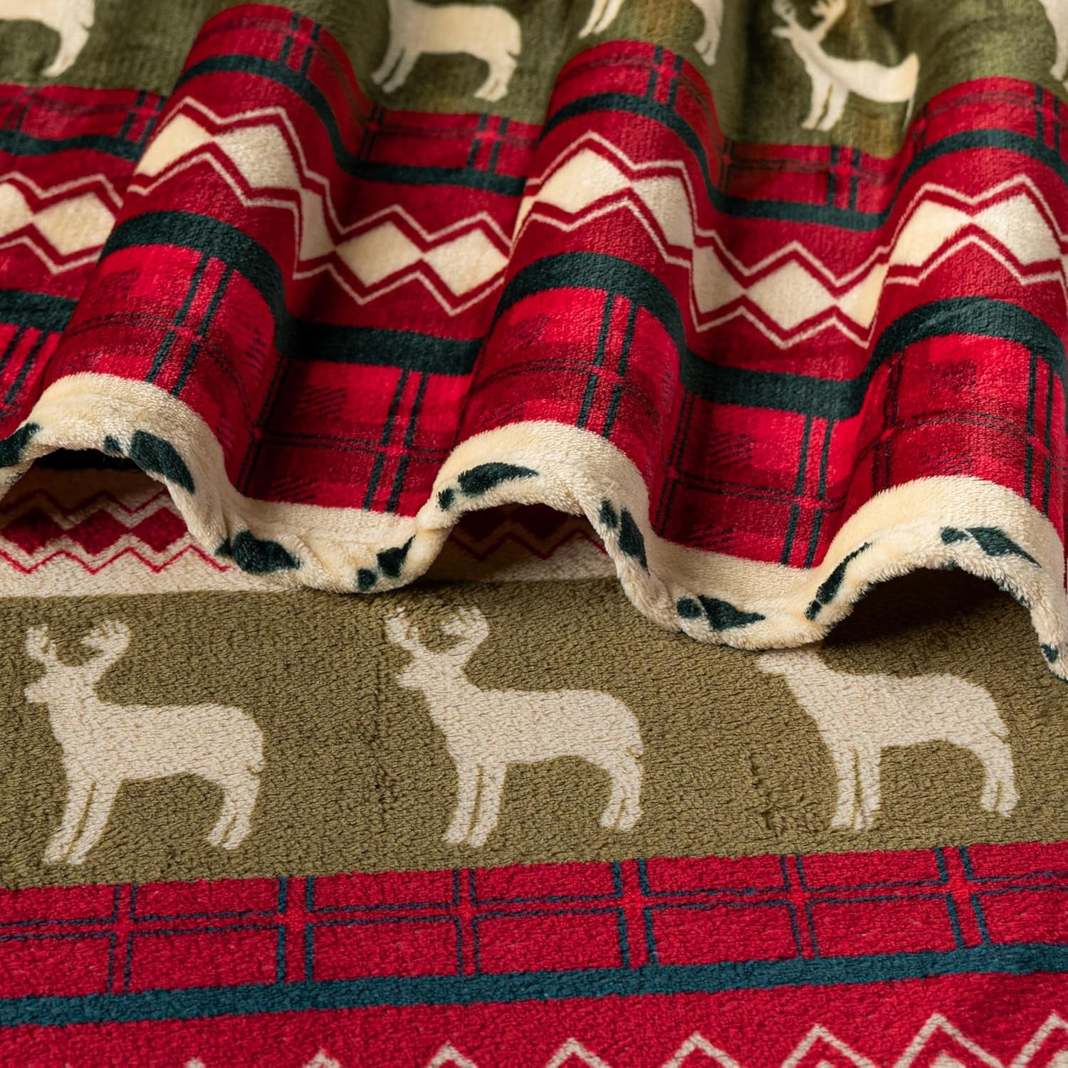 Christmas Throw Blanket | Red Christmas Holiday Fleece Blanket | Soft, Plush, Warm Winter Cabin Throw, 50X60 (Red Christmas).